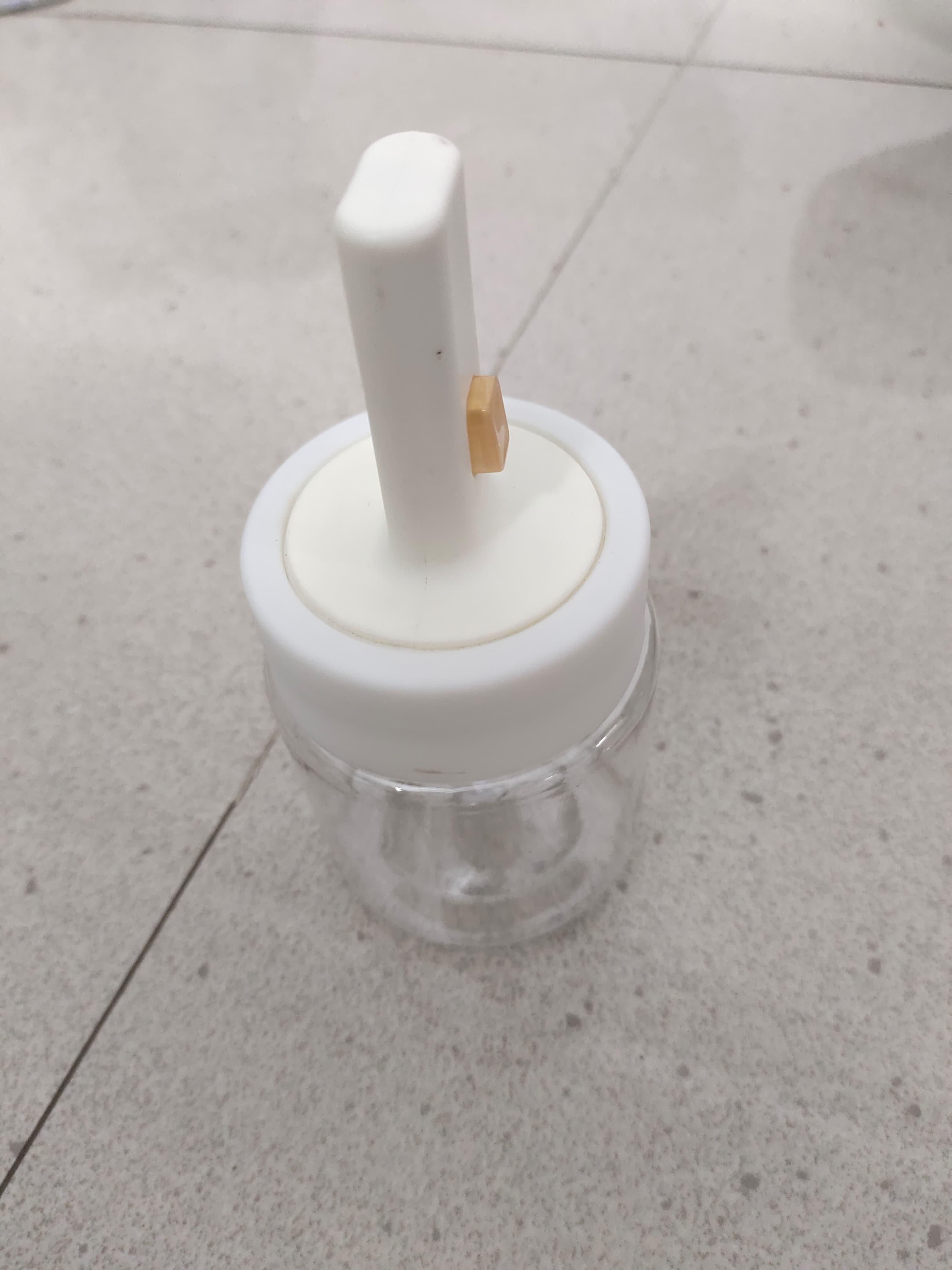 Luxury Glass Telescopic Seasoning Jar – Spice Container with Integrated Spoon & Lid